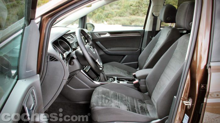 Volkswagen Touran 025 700x394