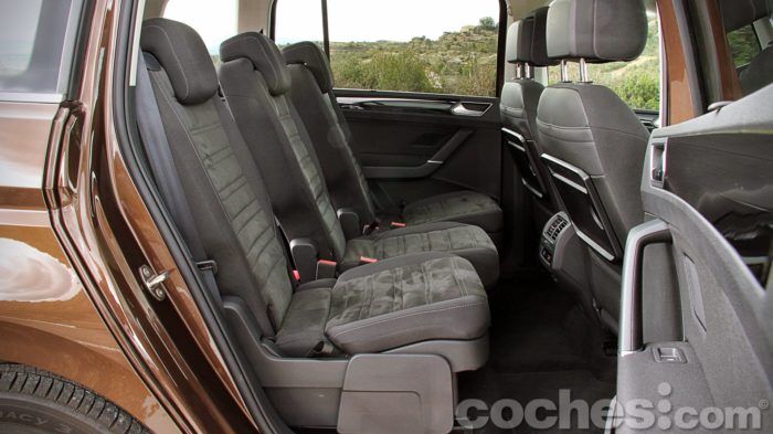 Volkswagen Touran 029 700x393