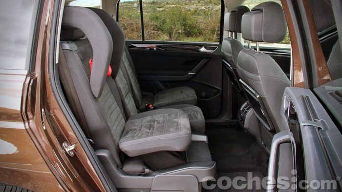 Volkswagen Touran 032 700x394