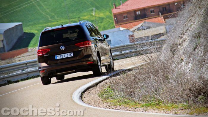 Volkswagen Touran 073 700x394