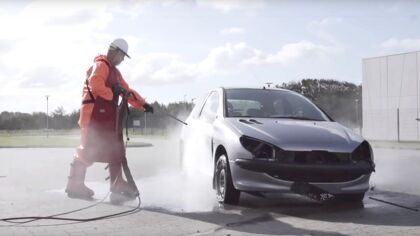 ¿Qué daños puede causar el agua a presión en el coche? (con vídeo)
