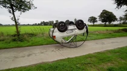 A vueltas (literalmente) con un Volkswgen Golf modificado