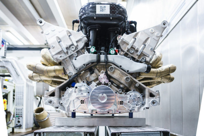 Aston Martin Valkyrie Motor 8 700x467