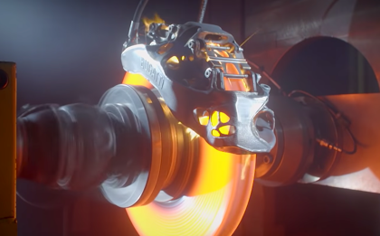 No podrás dejar de ver las pruebas de las últimas pinzas de freno de Bugatti