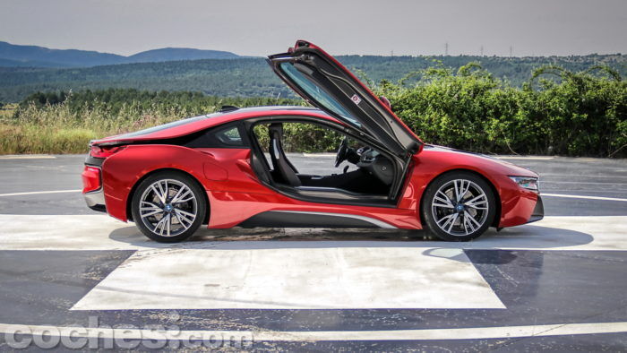 BMW I8 Protonic Red Edition 020 700x394