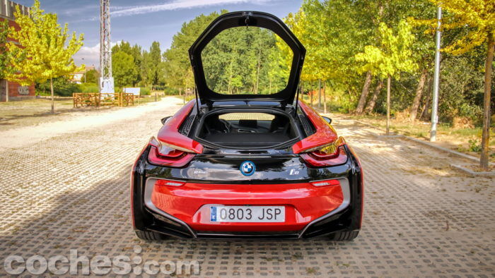 BMW I8 Protonic Red Edition 067 700x394