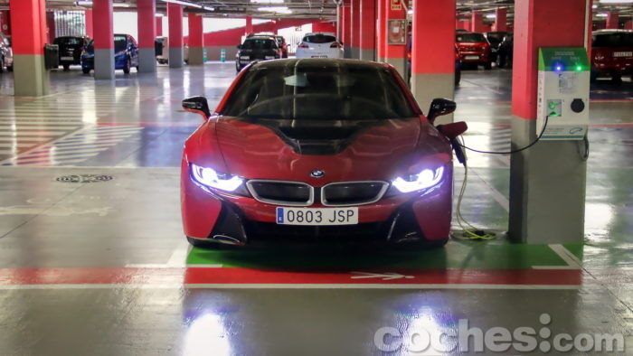 BMW I8 Protonic Red Edition 086 700x394
