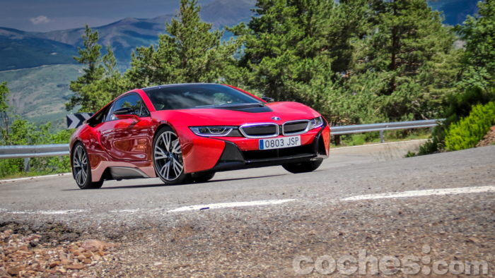 BMW I8 Protonic Red Edition 094 700x394