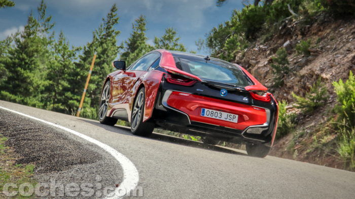 BMW I8 Protonic Red Edition 096 700x394
