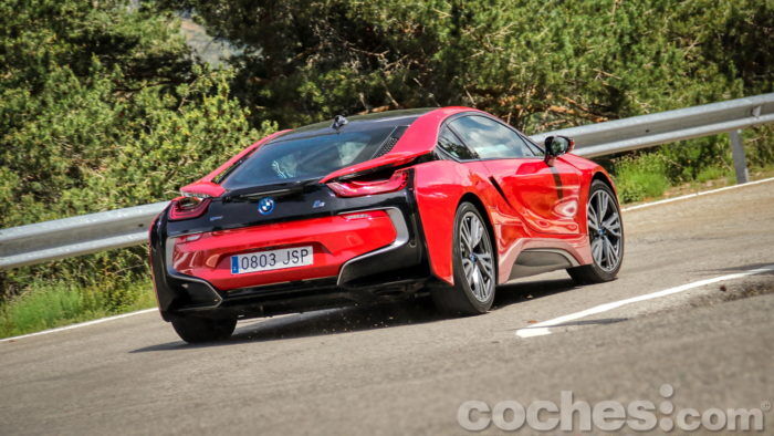BMW I8 Protonic Red Edition 101 700x394