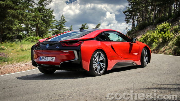 BMW I8 Protonic Red Edition 105 700x394