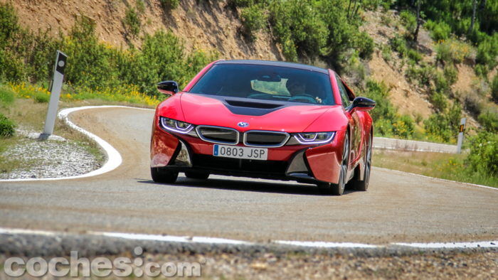 BMW I8 Protonic Red Edition 106 700x394