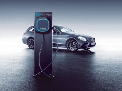 Mercedes y Endesa instalarán puntos de carga en los hogares para los híbridos enchufables