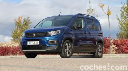 Adiós a la combustión en las furgonetas de pasajeros de Stellantis: solo eléctricas