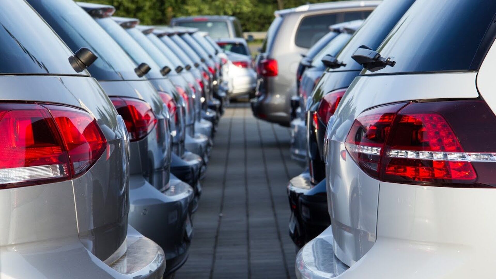 Cada vez es más caro tener coche: un 27 % más en apenas cinco años