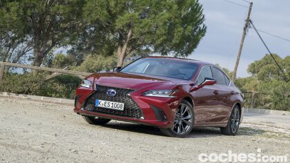 Lexus ES 300h, prueba contacto del nuevo y atrevido sedán híbrido