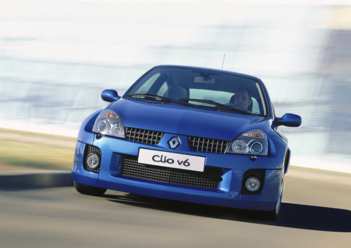 Renault Clio V6 387 700x495