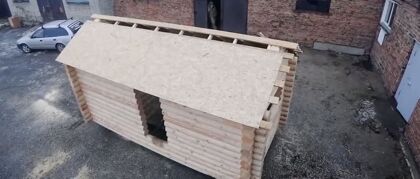 Así hicieron esta auténtica casa sobre ruedas (en vídeo)