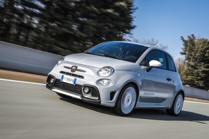 Abarth 595 esseesse: el pequeño escorpión se vuelve más dinámico