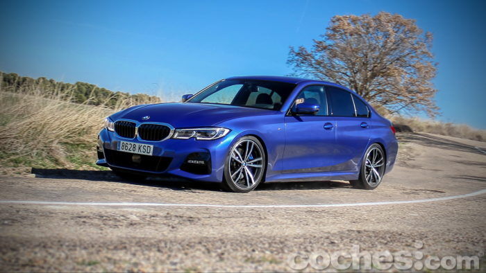 BMW 330i G20 001 700x394