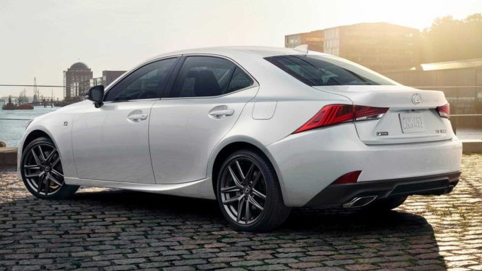 Lexus IS 300 F Sport Black Line Edition 2 700x394