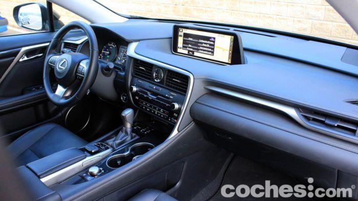 Lexus RX L Prueba Interior 3 700x394