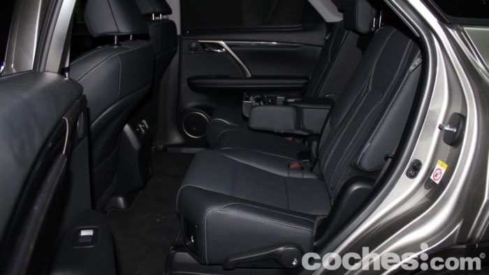 Lexus RX L Prueba Interior 34 700x394