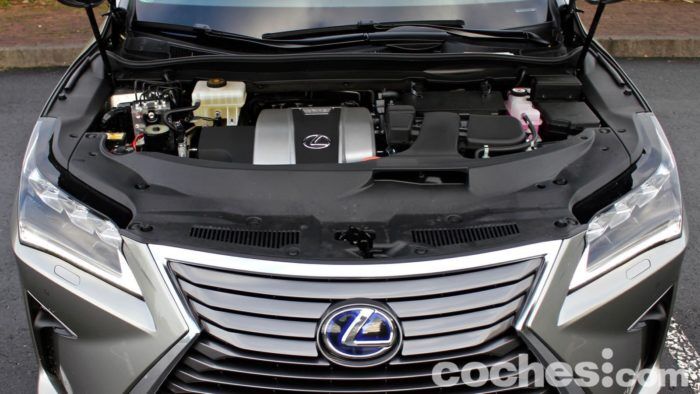 Lexus RX L Prueba Motor 1 700x394