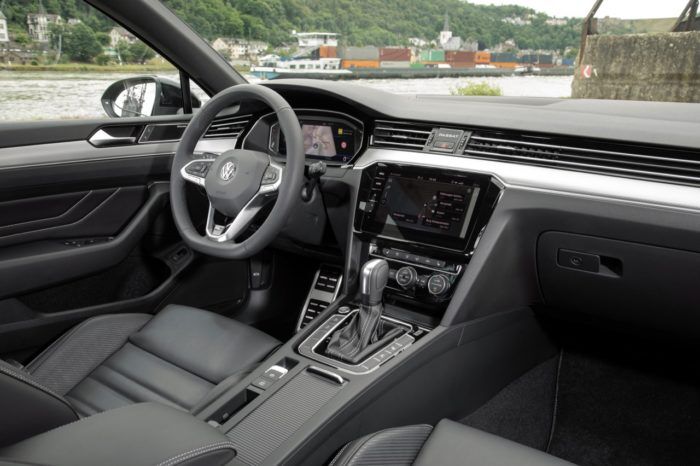 Volksagen Passat R Line Performance 24 700x466