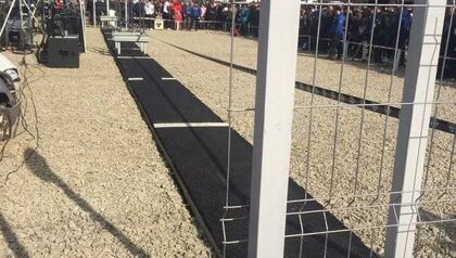 Construyen en Rumanía una autopista de 1 metro en señal de protesta