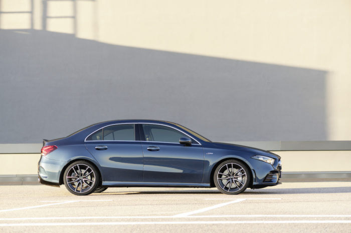 Mercedes Amg A35 4matic Sedan 21 700x466