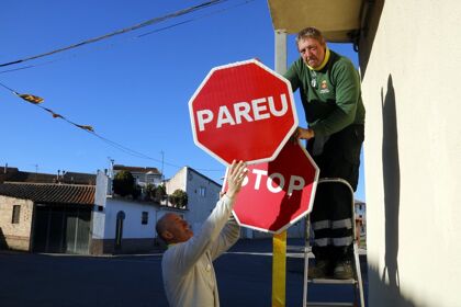El pueblo de Lérida que ha traducido las señales de Stop al catalán
