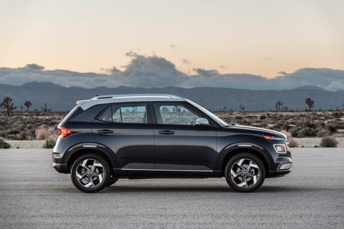 Hyundai Venue 2020 USA 19 700x466