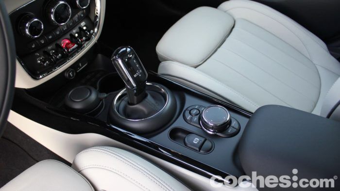 MINI Clubman Cooper D Prueba Interior 4 700x394