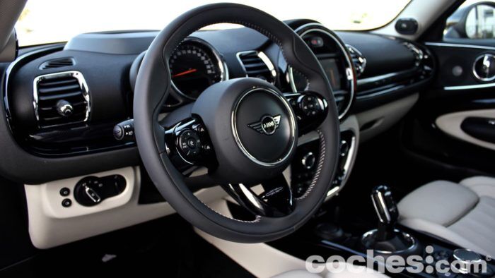 MINI Clubman Cooper D Prueba Interior 5 700x394
