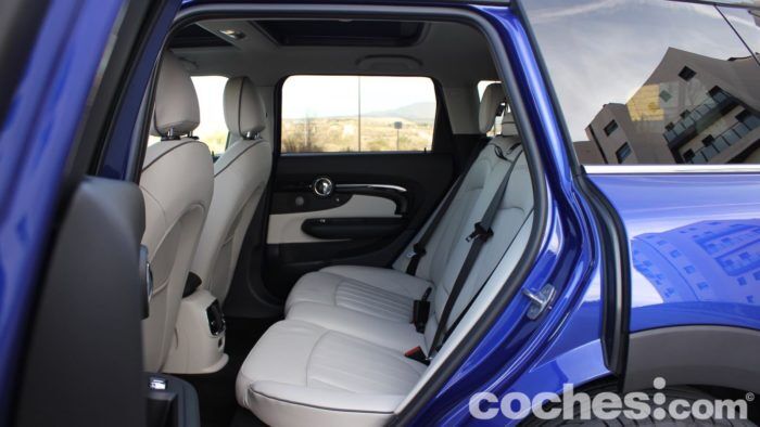 MINI Clubman Cooper D Prueba Interior 6 700x394