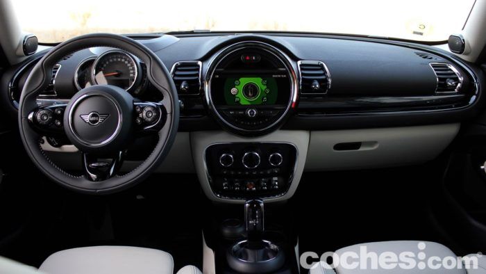 MINI Clubman Cooper D Prueba Interior 8 700x394