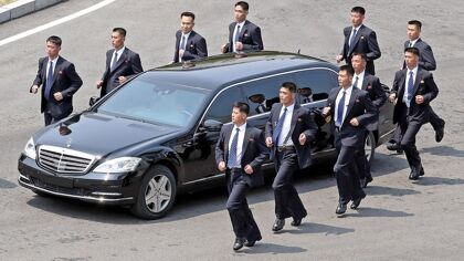 ¿De dónde han salido las limusinas de Kim Jong Un? Porque Mercedes no tiene ni idea
