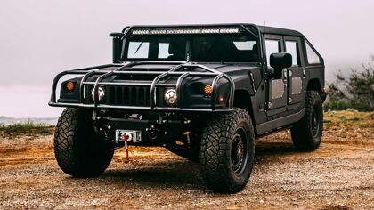 El Mil-Spec Hummer H1 llama al lado oscuro de la fuerza