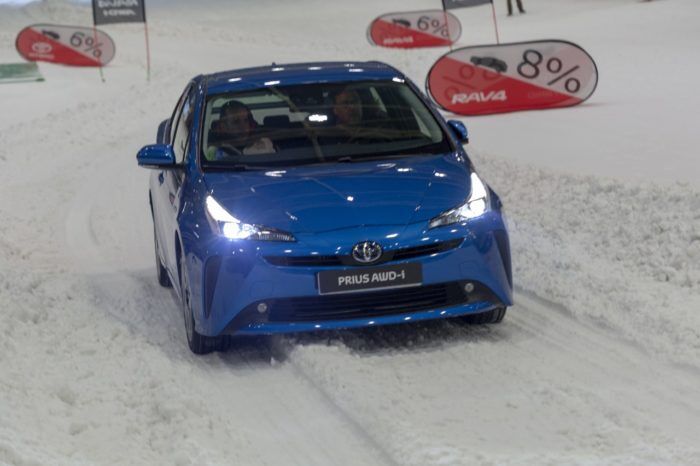 RAV4 Hybrid AWD I PresentacióN 23 700x466