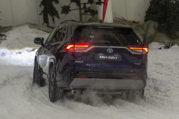 RAV4 Hybrid AWD I PresentacióN 35 700x466