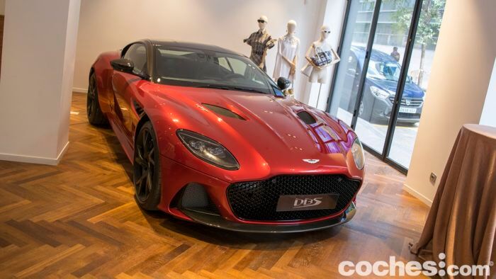 Aston Martin Madrid 12 700x394