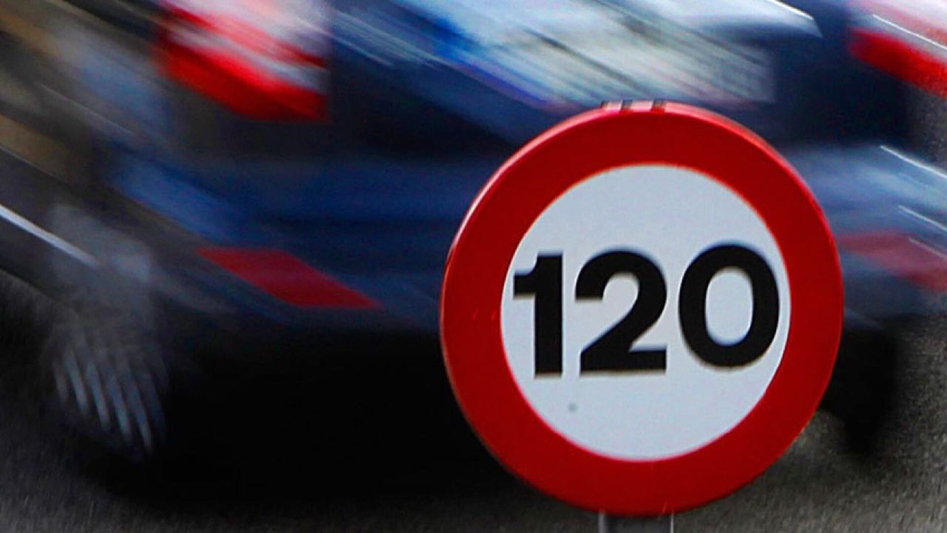 Las medidas de Europa para fomentar el ahorro pasan por reducir el límite a 110 km/h y otras polémicas