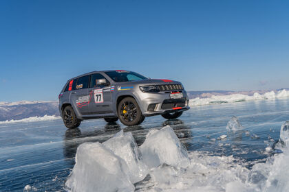 El Jeep Grand Cherokee Trackhawk pisa fuerte sobre el hielo