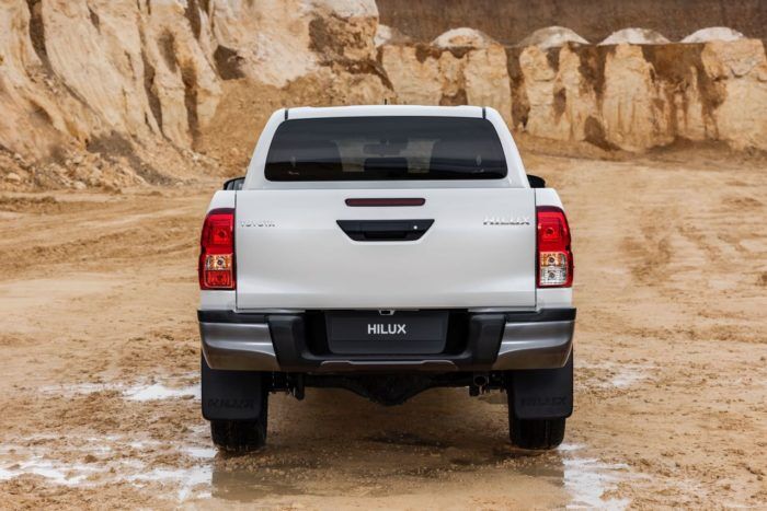Toyota Hilux Special Edition 2019 26 700x467