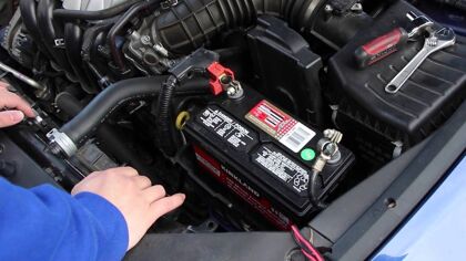 Errores comunes que desgastan la batería del coche antes de tiempo