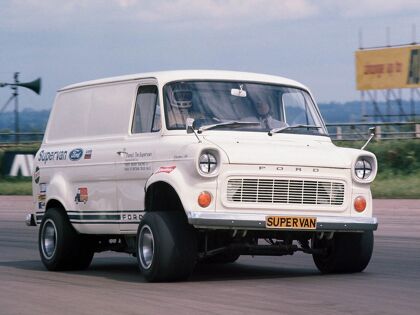 Ford Supervan, la historia de las furgonetas de altos vuelos