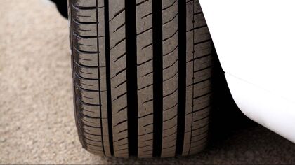 5 errores que acaban destrozando los neumáticos de tu coche