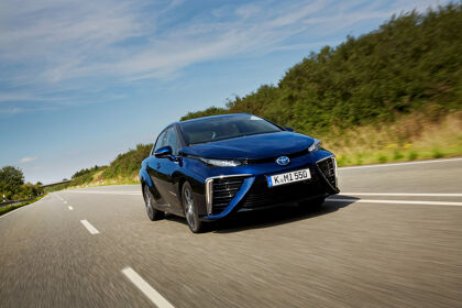 ¿Coche de hidrógeno a precio de híbrido? Así lo quiere Toyota