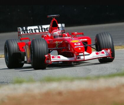 El Ferrari que pilotó Michael Schumacher en 2002 puede ser tuyo